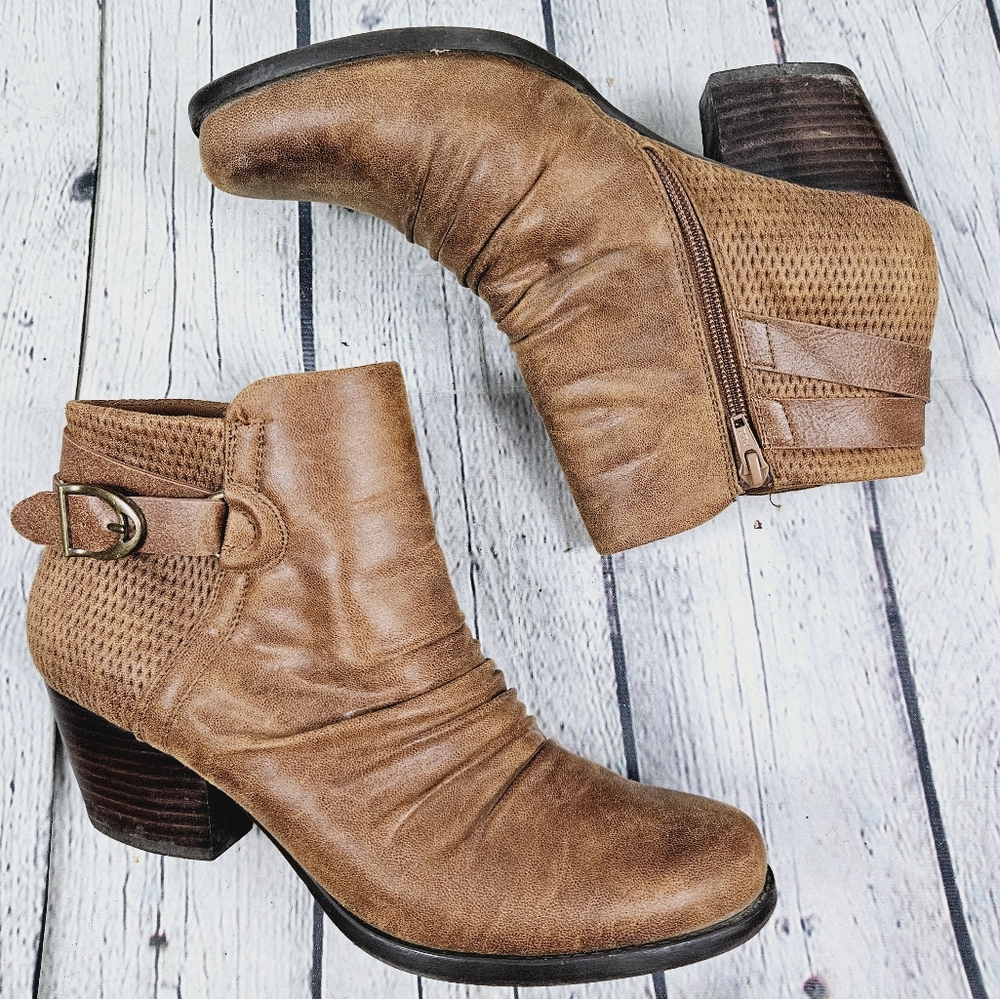 BARETRAPS | Reinella side zip faux leather heeled ankle boot
